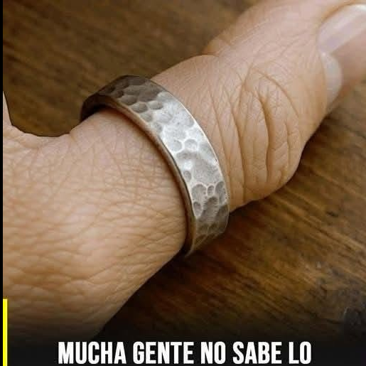 💍 Anillos en el pulgar: ¿Estilo, poder o un mensaje oculto?