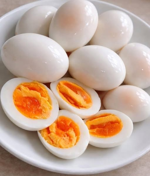🍳 El gran debate del huevo: ¿Superalimento o riesgo para la salud? Lo que la ciencia dice hoy