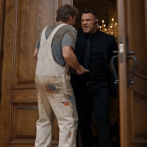 El pintor encuentra la Cartera de Doña Victoria pero el Guardaespaldas se la queda